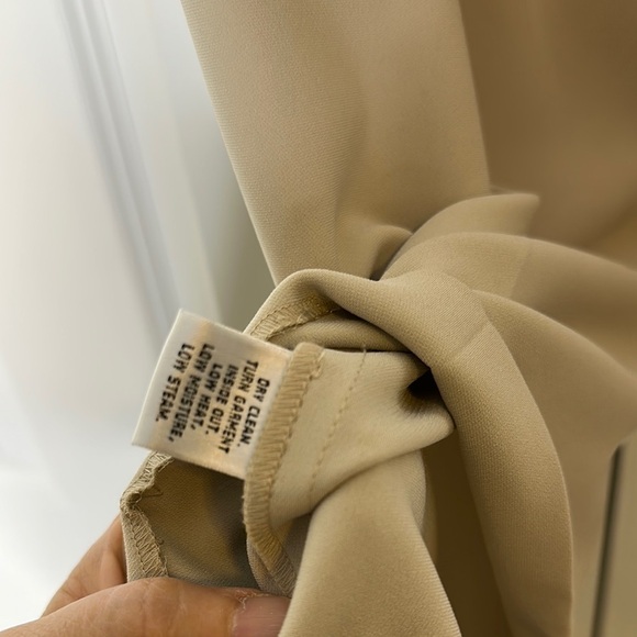 St. John Crepe Elegant Tan Ankle Straight-Leg Pants Sz8 - Picture 8 of 8